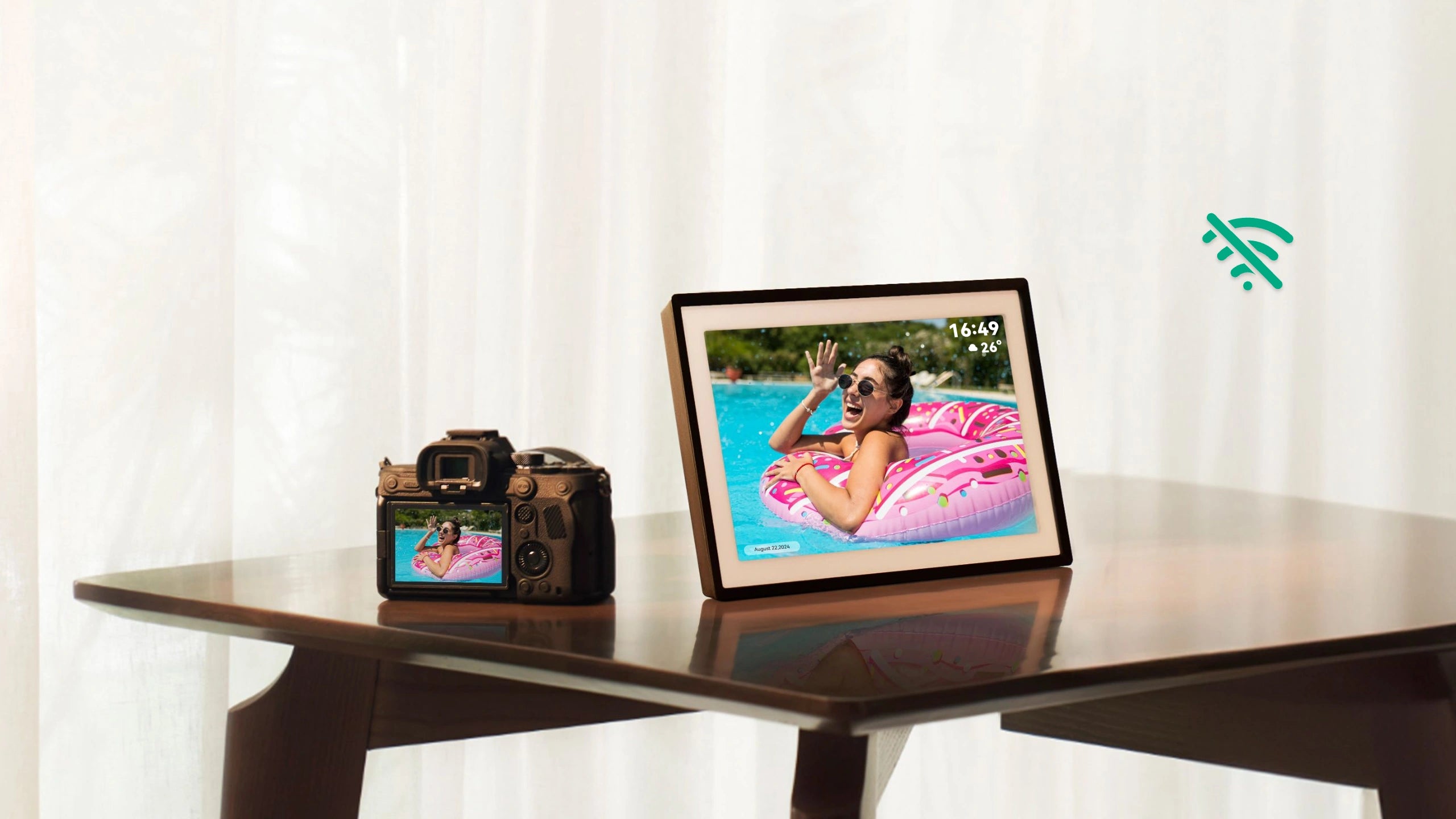 Feature collage of a black 2K digital picture frame showing anti-glare display and even display withou wifi